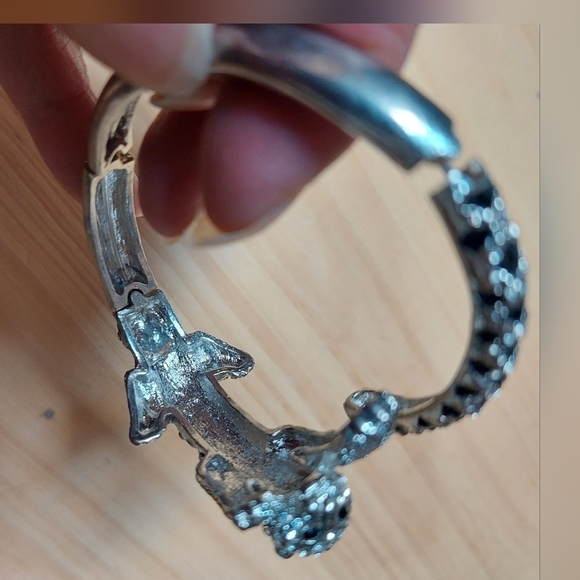 Vintage* Crystal and Black Enamel Leopard Wrap-around Bracelet - Picture 5 of 6